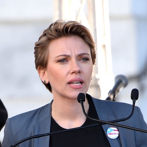 Scarlett Johansson - Les célébrités lors des manifestations géantes aux États-Unis pour la 2e "Marche des femmes" anti-Trump à Los Angeles le 20 janvier 2018.