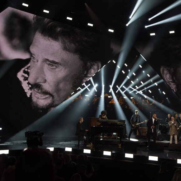 Slimane (Slimane Nebchi), Florent Pagny, Yarol Poupaud et Philippe Almosnino pendant l'hommage à Johnny Hallyday - 33ème Cérémonie des Victoires de la Musique à la Seine musicale de Boulogne-Billancourt, France, le 9 février 2018. © Coadic Guirec/Bestimage  33rd Victoires de la Musique, the annual French music awards ceremony, at the Seine Musicale concert hall in Boulogne-Billancourt, near Paris, France, on February 9, 2018.09/02/2018 - Boulogne-Billancourt