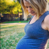 Emilie de Ravin a publié une photo d'elle enceinte de son premier enfant sur sa page Instagram à la fin du mois de février 2016. Elle a accouché d'une petite fille, le 12 mars 2016.