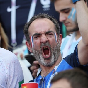 Michel Cymes, Bruno Solo lors de France-Argentine en 8e de finale de la Coupe du monde de football le 30 juin 2018 à Kazan en Russie. © Cyril Moreau/Bestimage