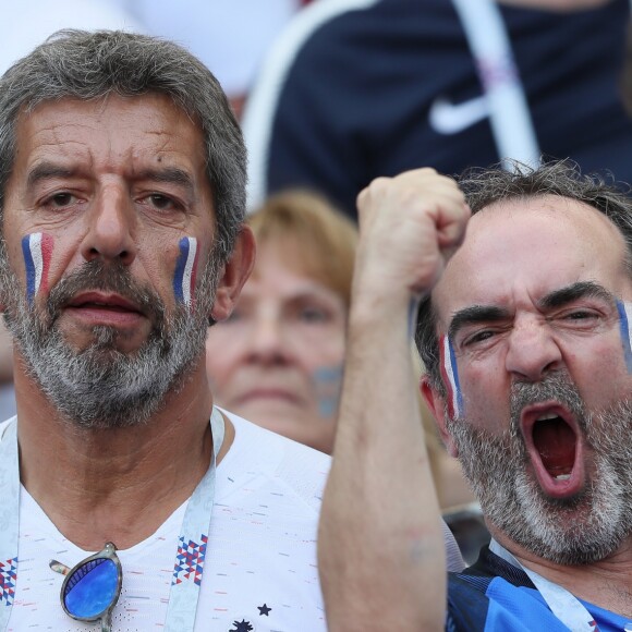 Michel Cymes, Bruno Solo lors de France-Argentine en 8e de finale de la Coupe du monde de football le 30 juin 2018 à Kazan en Russie. © Cyril Moreau/Bestimage