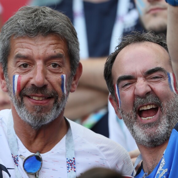 Michel Cymes, Bruno Solo lors de France-Argentine en 8e de finale de la Coupe du monde de football le 30 juin 2018 à Kazan en Russie. © Cyril Moreau/Bestimage