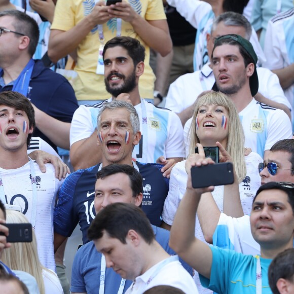 Dylan Deschamps, Nagui et sa femme Mélanie Page lors de France-Argentine en 8e de finale de la Coupe du monde de football le 30 juin 2018 à Kazan en Russie. © Cyril Moreau/Bestimage