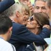 Didier Deschamps et sa femme Claude s'embrassent à l'issue de France-Argentine en 8e de finale de la Coupe du monde de football le 30 juin 2018 à Kazan en Russie. © Cyril Moreau/Bestimage