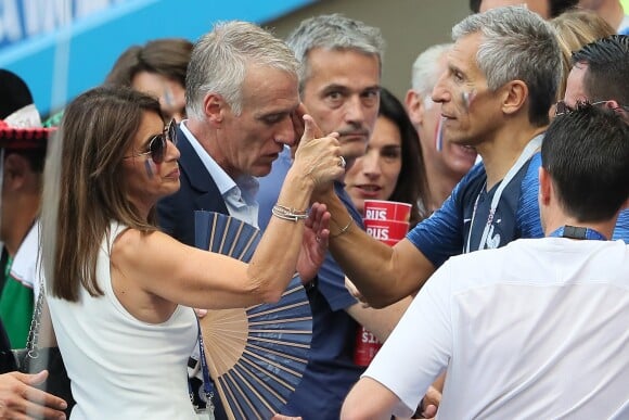 Didier Deschamps et sa femme Claude avec Nagui lors de France-Argentine en 8e de finale de la Coupe du monde de football le 30 juin 2018 à Kazan en Russie. © Cyril Moreau/Bestimage