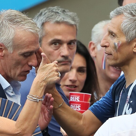 Didier Deschamps et sa femme Claude avec Nagui lors de France-Argentine en 8e de finale de la Coupe du monde de football le 30 juin 2018 à Kazan en Russie. © Cyril Moreau/Bestimage