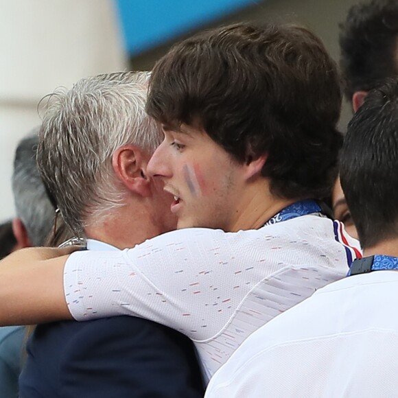 Didier Deschamps et son fils Dylan à la fin de France-Argentine en 8e de finale de la Coupe du monde de football le 30 juin 2018 à Kazan en Russie. © Cyril Moreau/Bestimage