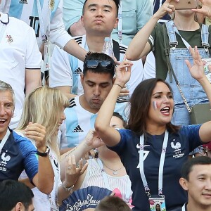 Dylan Deschamps, Nagui et sa femme Mélanie Page, Valérie Bègue (Miss France 2008) lors de France-Argentine en 8e de finale de la Coupe du monde de football le 30 juin 2018 à Kazan en Russie. © Cyril Moreau/Bestimage