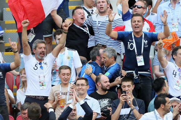Michel Cymes, Bruno Solo, Nagui et Jean-Roch lors de France-Argentine en 8e de finale de la Coupe du monde de football le 30 juin 2018 à Kazan en Russie. © Cyril Moreau/Bestimage