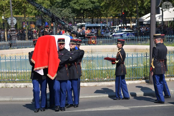 Entrée de Simone et Antoine Veil au Panthéon, Paris, France, le 1er juillet 2018. Les deux cercueils seront disposés dans la nef du Panthéon, où le public pourra leur rendre hommage © Stéphane Lemouton / Bestimage