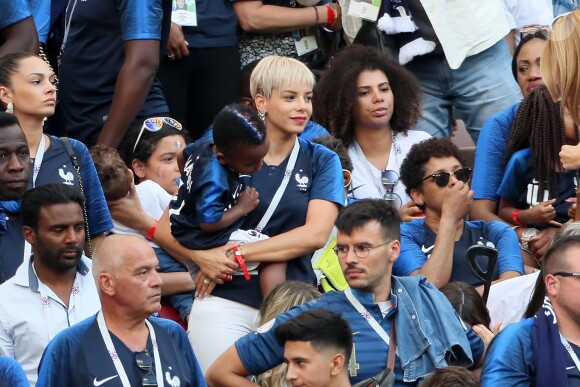 Isabelle Matuidi (femme de Blaise Matuidi) et son fils Eden - Célébrités dans les tribunes lors du match de coupe du monde opposant la France au Danemark au stade Loujniki à Moscou, Russia, le 26 juin 2018. Le match s'est terminé par un match nul 0-0. © Cyril Moreau/Bestimage