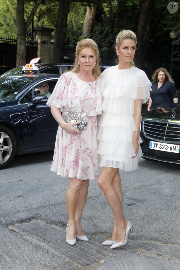 Kathy Hilton et sa fille Nicky Hilton Rothschild au défilé de mode Giambattista Valli haute couture collection automne-hiver 2018-2019 lors de la fashion week à Paris, le 2 juillet 2018. © CVS / Veeren / /Bestimage