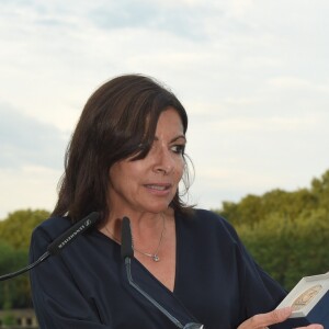 La maire de Paris Anne Hidalgo et Line Renaud - Soirée du 90e anniversaire de Line Renaud sur le bateau Potel & Chabot "Pavillon Seine" à Paris le 2 juillet 2018. © Coadic Guirec/Bestimage