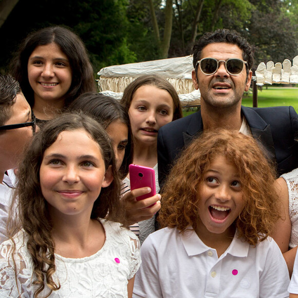 Jamel Debbouze - Remise du 6e Prix de l'audace artistique et culturelle de la Fondation Culture et Diversité à l'hôtel de Matignon à Paris, le 29 juin 2018. Les lauréas étaient entourés du premier ministre Edouard Philippe, de Jamel Debbouze, de l'homme d'affaires et philantrophe Marc Ladreit de lacharrière, de la ministre de la Culture Françoise Nyssen et du ministre de l'Education national Jean-Michel Blanquer.