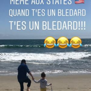 Gad Elmaleh sur une plage à Los Angeles avec son fils Raphaël, le 3 juillet 2018.