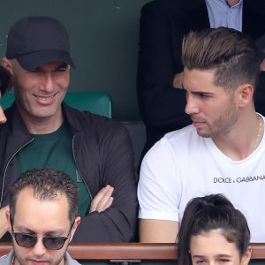 Zinedine Zidane et sa femme Veronique, Luca Zidane dans les tribunes des Internationaux de France de Tennis de Roland Garros à Paris, le 10 juin 2018. © Dominique Jacovides - Cyril Moreau/Bestimage