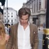 Exclusif - Chris Pine et sa compagne Annabelle Wallis ont été aperçus main dans la main dans les rues de Londres, le 4 juillet 2018.