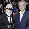 Karl Lagerfeld et Bernard Arnault au défilé de mode Dior Homme collection printemps-été 2019 à la Garde Républicaine lors de la fashion week à Paris, le 23 juin 2018. © Olivier Borde/Bestimage