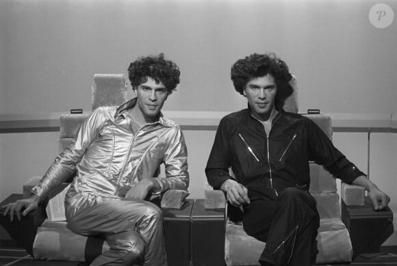 En France, à Paris, Igor et Grichka Bogdanoff posant le 18 décembre 1981.