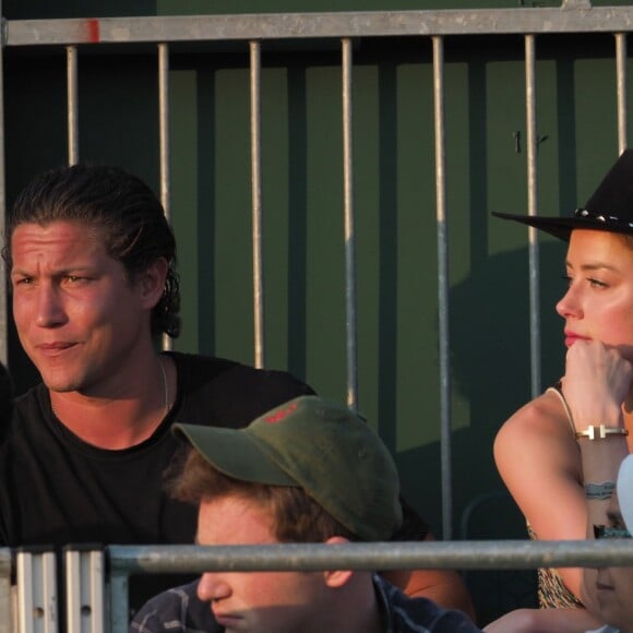 Amber Heard et son compagnon Vito Schnabel assistent à un match lors du tournoi de tennis de Wimbledon à Londres le 6 juillet 2018