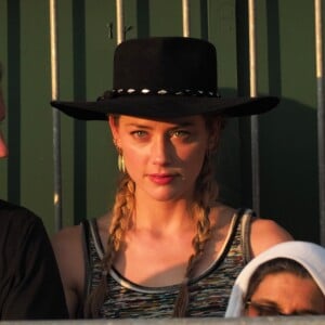 Amber Heard et son compagnon Vito Schnabel assistent à un match lors du tournoi de tennis de Wimbledon à Londres le 6 juillet 2018