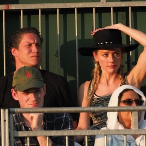 Amber Heard et son compagnon Vito Schnabel assistent à un match lors du tournoi de tennis de Wimbledon à Londres le 6 juillet 2018