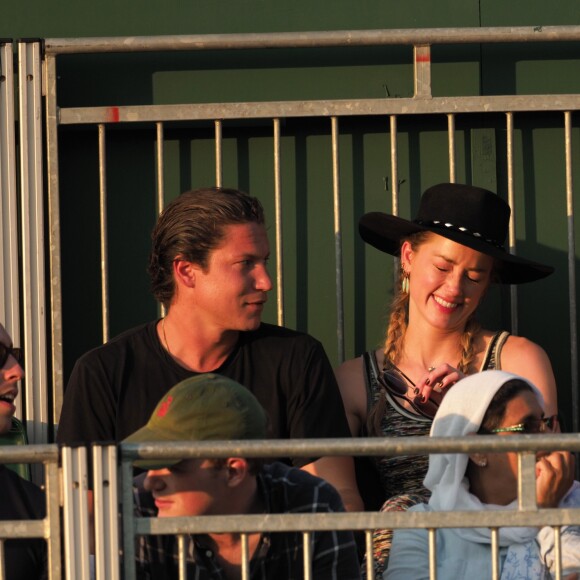 Amber Heard et son compagnon Vito Schnabel assistent à un match lors du tournoi de tennis de Wimbledon à Londres le 6 juillet 2018