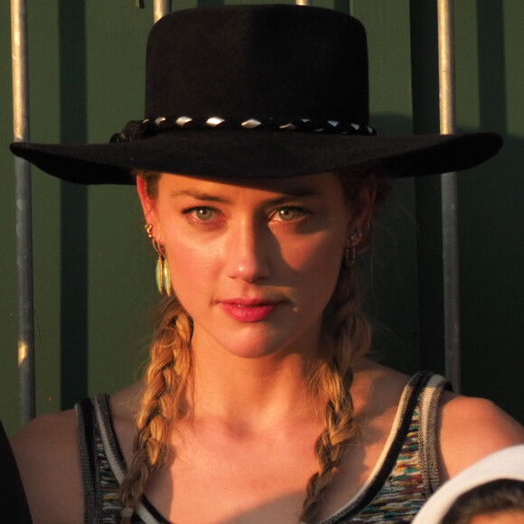 Amber Heard et son compagnon Vito Schnabel assistent à un match lors du tournoi de tennis de Wimbledon à Londres le 6 juillet 2018