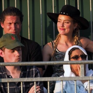 Amber Heard et son compagnon Vito Schnabel assistent à un match lors du tournoi de tennis de Wimbledon à Londres le 6 juillet 2018