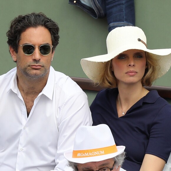 Sylvie Tellier (enceinte) et son mari Laurent dans les tribunes des Internationaux de France de Tennis de Roland Garros à Paris, le 10 juin 2018. © Dominique Jacovides - Cyril Moreau/Bestimage