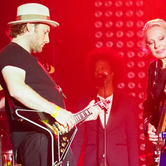 Son fils Christopher Stills - Véronique Sanson en concert pour l'ouverture du festival des Francofolies de La Rochelle, le 11 juillet 2018.