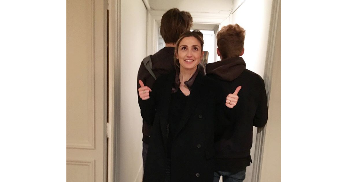 Qui Sont Les Fils De Julie Gayet Julie Gayet donne des nouvelles de ses fils, Tadéo et Ezéchiel - Purepeople