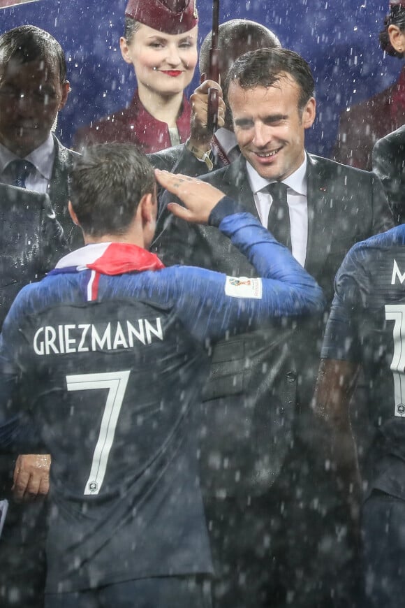 Emmanuel Macron et Antoine Griezmann - Finale de la Coupe du Monde de Football 2018 en Russie à Moscou, opposant la France à la Croatie (4-2). Le 15 juillet 2018 © Moreau-Perusseau / Bestimage