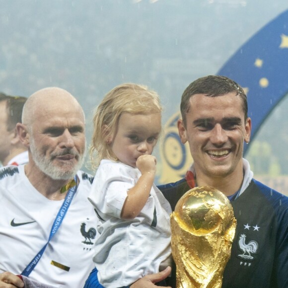 Antoine Griezmann et sa fille Mia - Finale de la Coupe du Monde de Football 2018 en Russie à Moscou, opposant la France à la Croatie (4-2). Le 15 juillet 2018 © Moreau-Perusseau / Bestimage