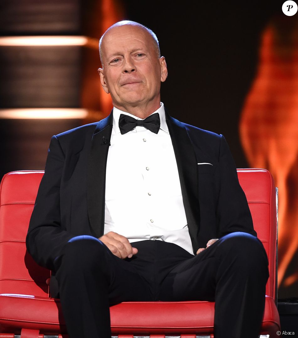 Bruce Willis Sur La Scène Du Comedy Central Roast Of Bruce Willis Au Hollywood Palladium à Los