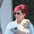 Exclusif - Sharon Osbourne est allée faure du shopping avec son petit chien Bella chez Fred Segal à West Hollywood, le 2 juillet 2018