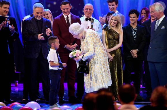 Sir Tom Jones, La reine Elisabeth II d'Angleterre, Le prince Charles, prince de Galles et Kylie Minogue - Concert au théâtre Royal Albert Hall à l'occasion du 92ème anniversaire de la reine Elisabeth II d'Angleterre à Londres le 21 avril 2018.