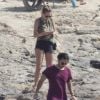 La fille de Sean Penn et Robin Wright, Dylan Penn et son petit ami Dara Shei en vacances à Ibiza, le 17 juillet 2018.