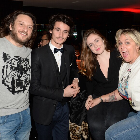 Exclusif - Valérie Damidot, sa fille Roxanne, son fils Norman, et son compagnon Régis - Valérie Damidot aux platines du restaurant La Gioia lors de la soirée "Les musiques de la Gioia" à Paris, le 17 décembre 2014