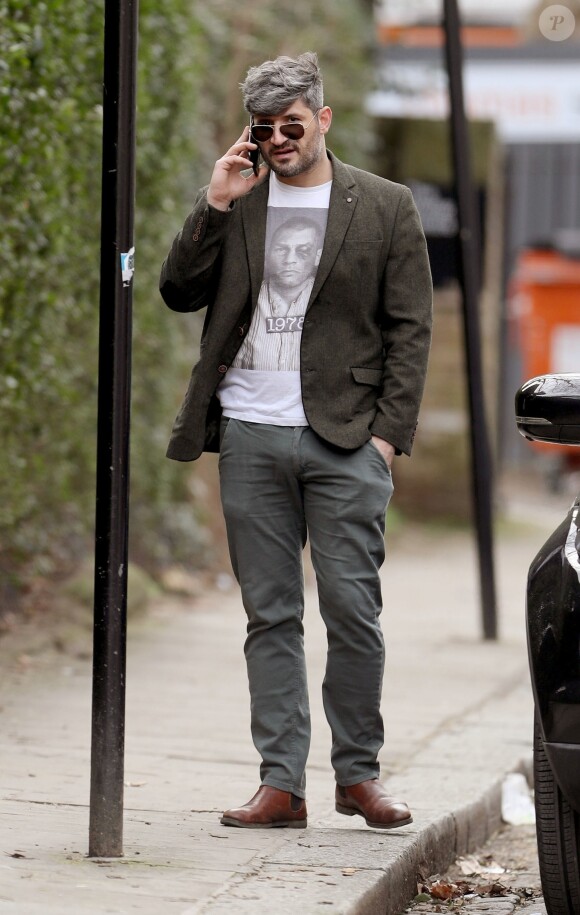 Exclusif - Fadi Fawaz, dernier compagnon de George Michael, au téléphone dans les rues de Londres, le 14 mars 2018.