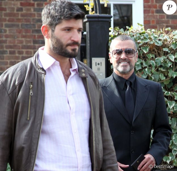 George Michael et Fadi Fawaz à Londres le 14 mars 2012, quittant leur propriété de Highgate.