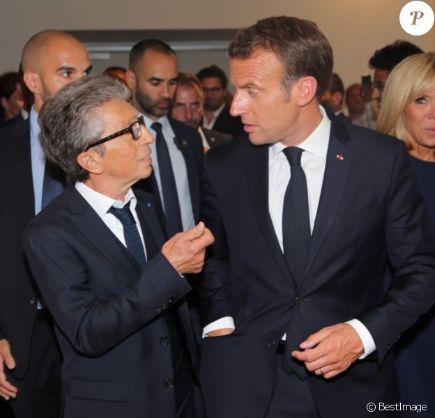 Rétro - Décès le 23 juillet de Yves Dahan, fondateur et président de l'association Sauvons l'hôpital - Le président de la République française Emmanuel Macron en grande discussion avec Yves Dahan en présence de la Première Dame Brigitte Macron (Trogneux) lors de l'inauguration de l'exposition Israel@Lights au Grand Palais à Paris, France, le 5 juin 2018.