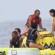 Tony Parker, sa femme Axelle et des amis s'amusent au large de Saint-Tropez le 25 juillet 2018.