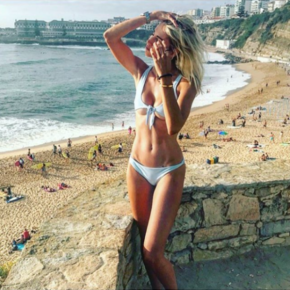 Alexandra Rosenfeld en bikini, le 30 juillet 2018 à Ericeira au Portugal.
