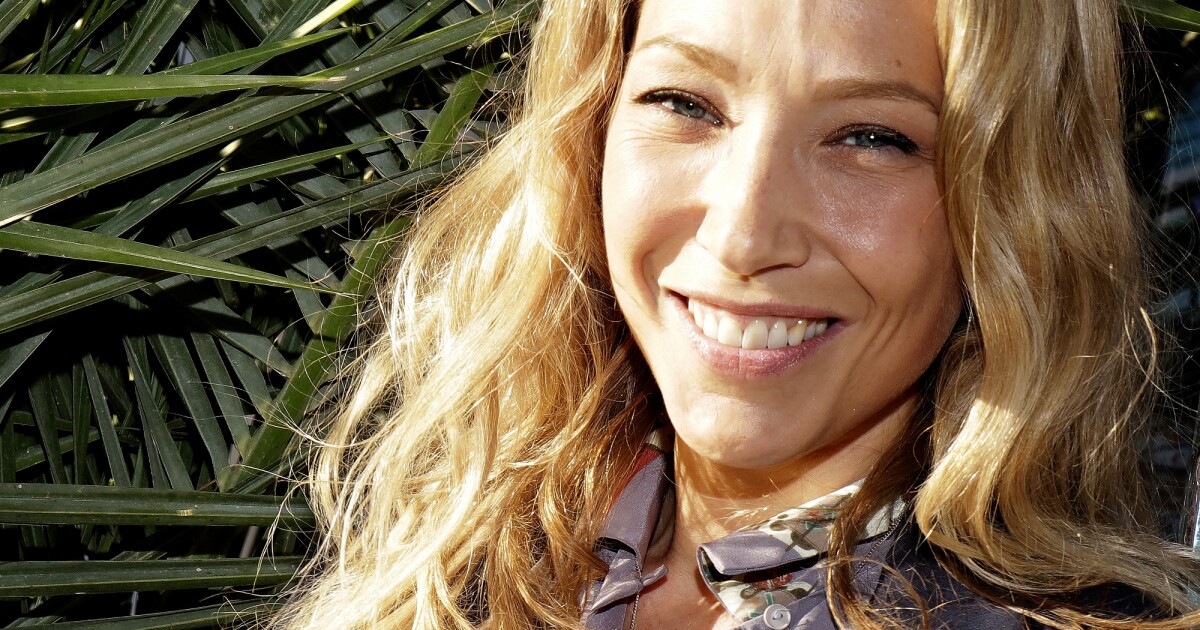 Laura Smet En Bikini Simprovise Capitaine Dun Somptueux Voilier