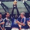 Lilian Thuram et l'équipe de France, champions du monde 1998. Saint-Denis, le 12 juillet 1998.