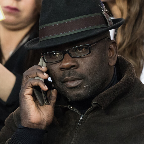 Lilian Thuram regarde son fils Marcus (évoluant au poste d'attaquant à l'En Avant de Guingamp) - Célébrités dans les tribunes du parc des princes lors du match de football de ligue 1, le Paris Saint-Germain (PSG) contre En Avant de Guingamp (EAG) à Paris, France, le 29 avril 2018.