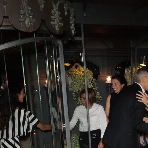 George Clooney et sa femme Amal vont dîner avec des amis au restaurant "Il Gatto Nero" à Cernobbio, le 3 août 2018.