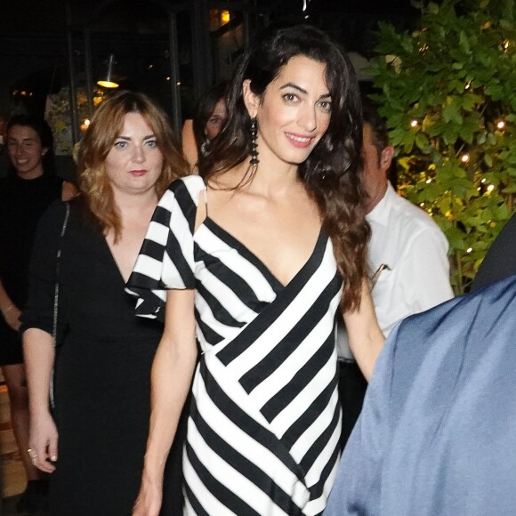 George Clooney et sa femme Amal vont dîner avec des amis au restaurant "Il Gatto Nero" à Cernobbio, le 3 août 2018.
