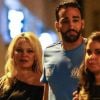 Exclusif - Pamela Anderson et son nouveau compagnon le footballeur français Adil Rami vont dîner en amoureux au restaurant "la Villa" après la victoire de l'OM contre Toulouse (2-0) , Marseille le 24 septembre 2017.